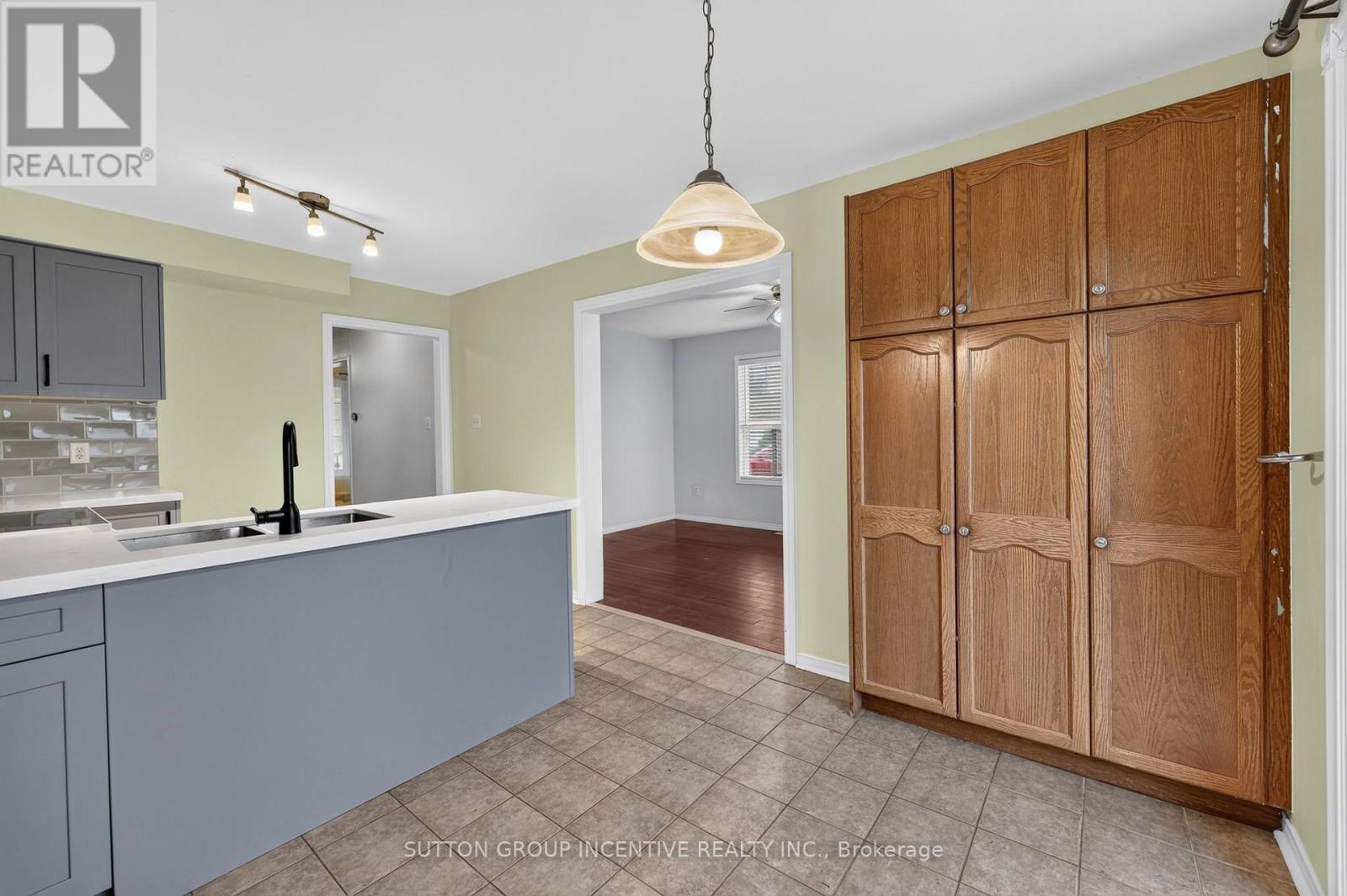 32 SUNDEW DRIVE - 18