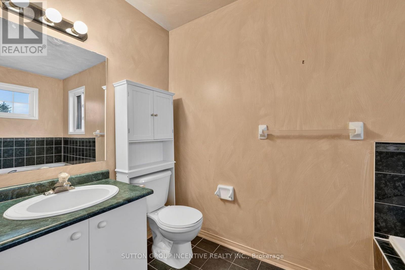 32 SUNDEW DRIVE - 25