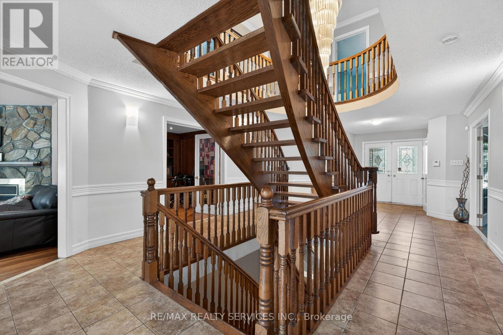 2069 SCHOOLMASTER CIRCLE - 15