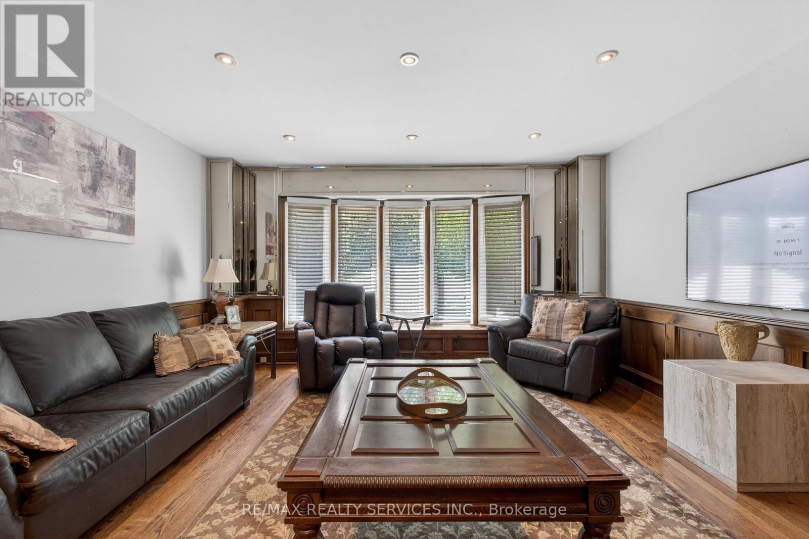 2069 SCHOOLMASTER CIRCLE - 19