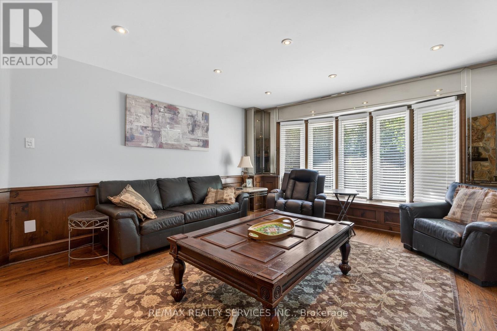2069 SCHOOLMASTER CIRCLE - 21