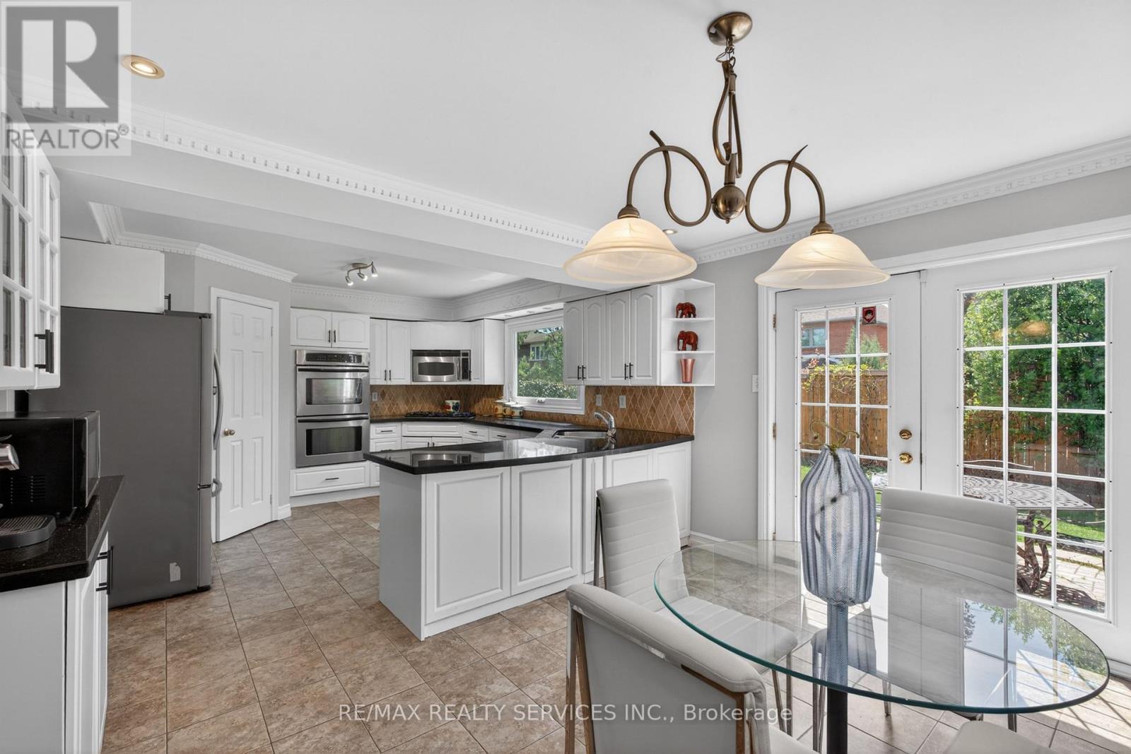2069 SCHOOLMASTER CIRCLE - 22