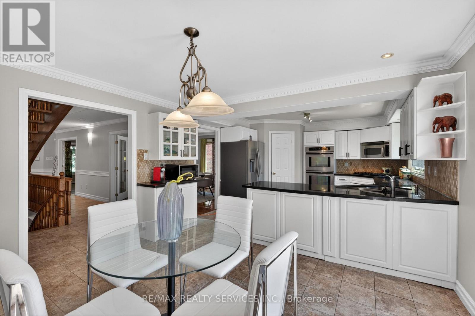2069 SCHOOLMASTER CIRCLE - 23