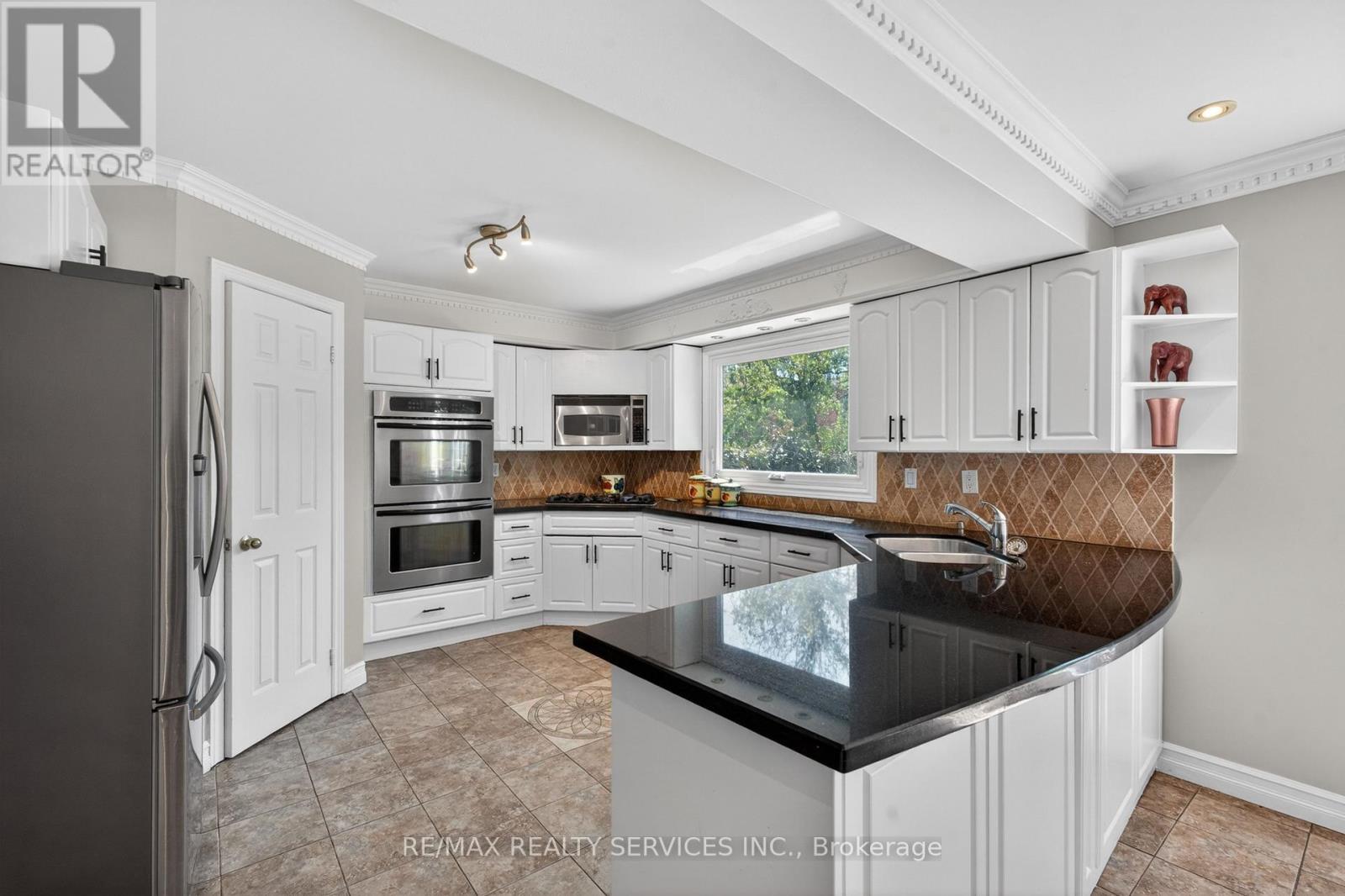 2069 SCHOOLMASTER CIRCLE - 24
