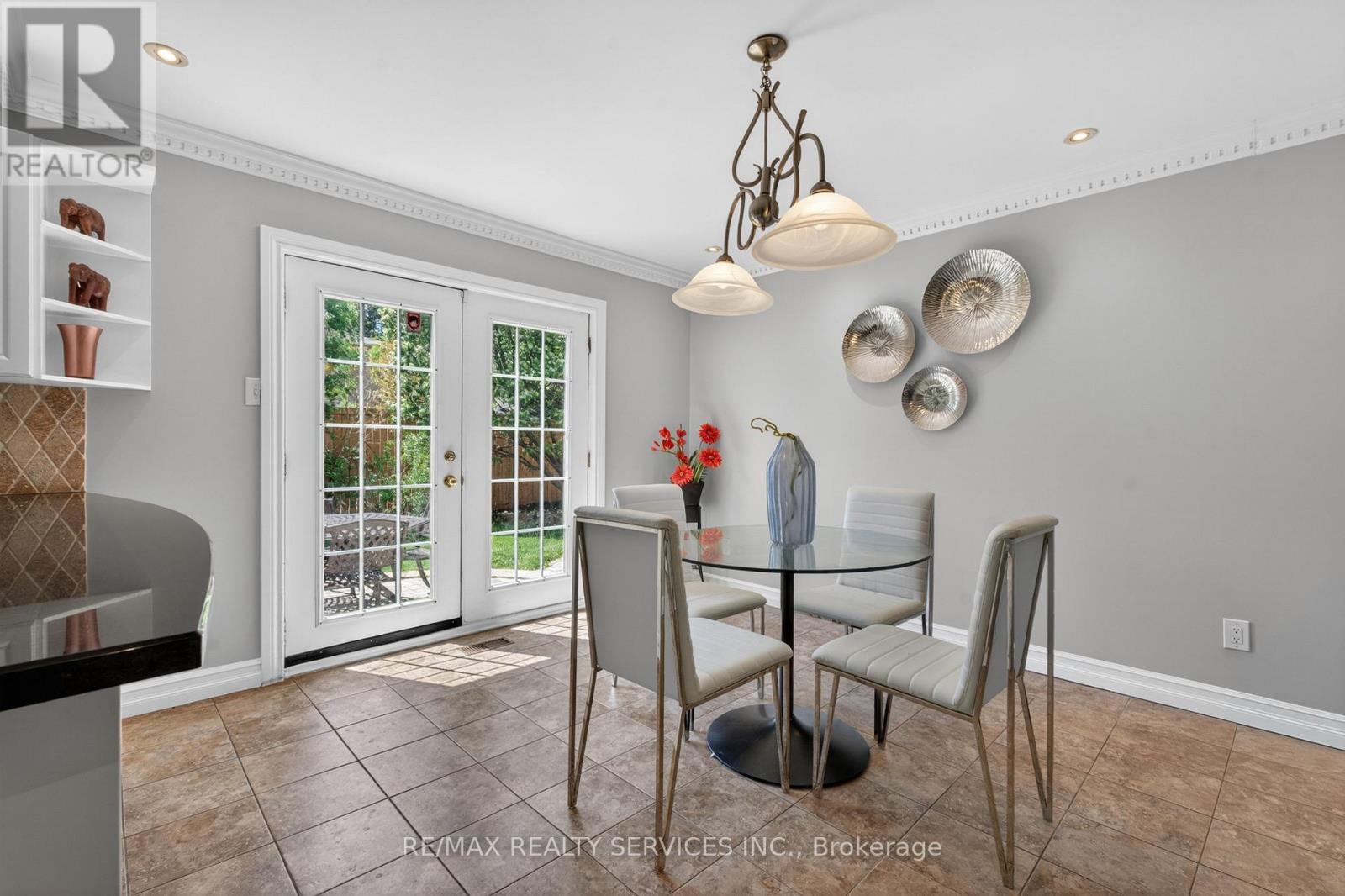 2069 SCHOOLMASTER CIRCLE - 25