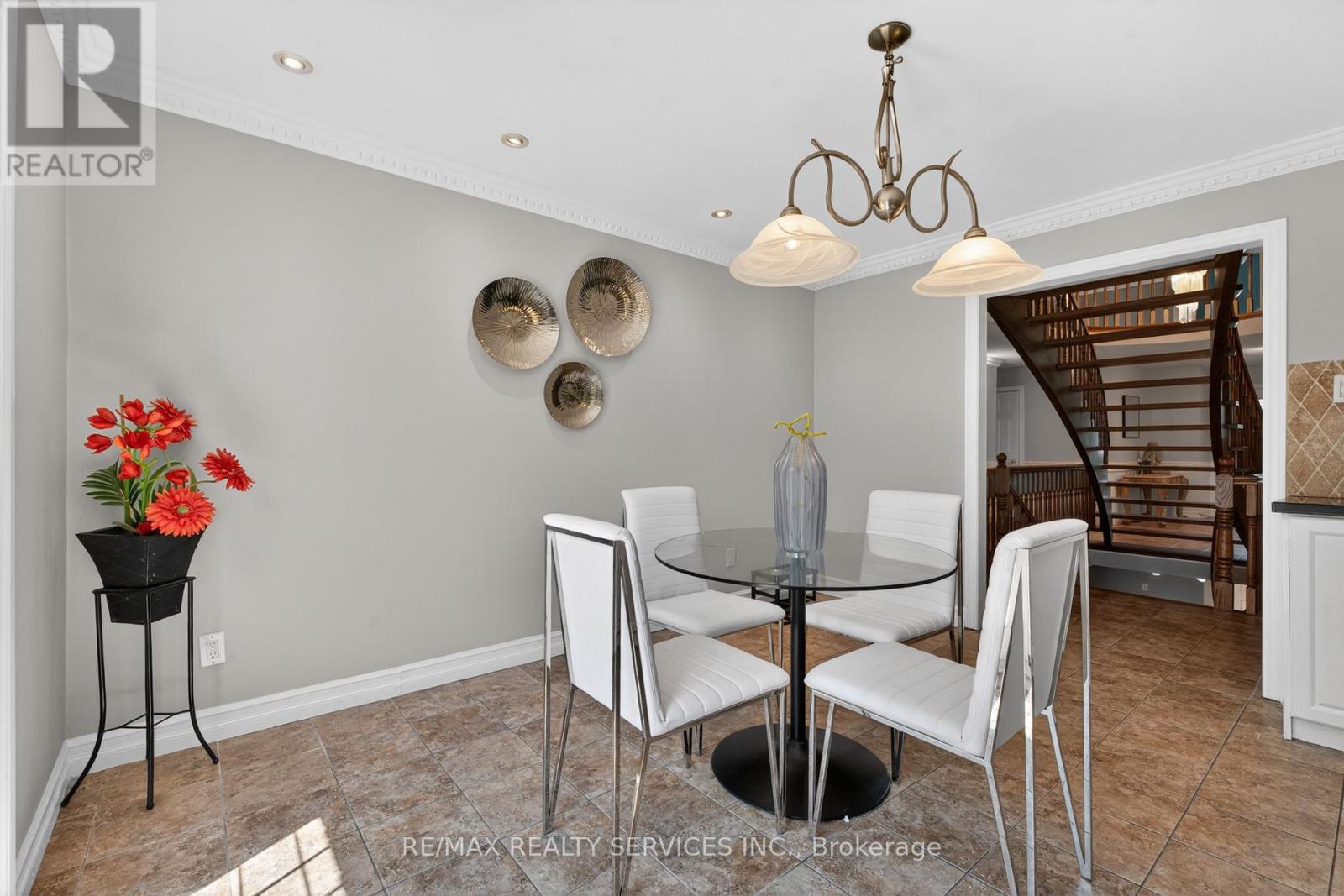 2069 SCHOOLMASTER CIRCLE - 26