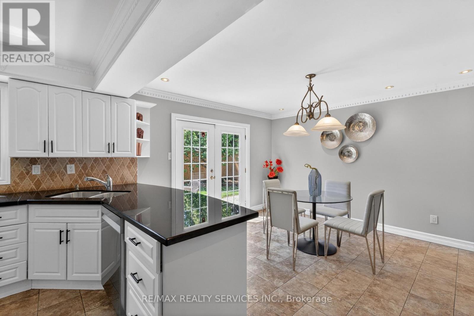 2069 SCHOOLMASTER CIRCLE - 27