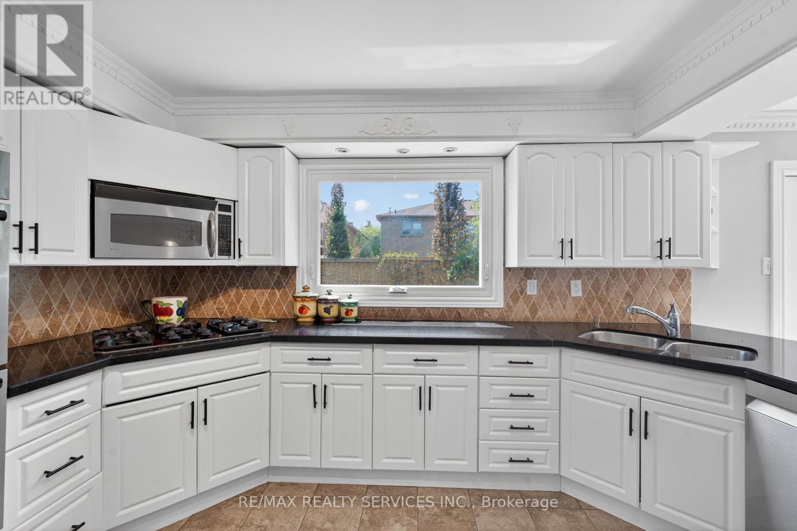 2069 SCHOOLMASTER CIRCLE - 31