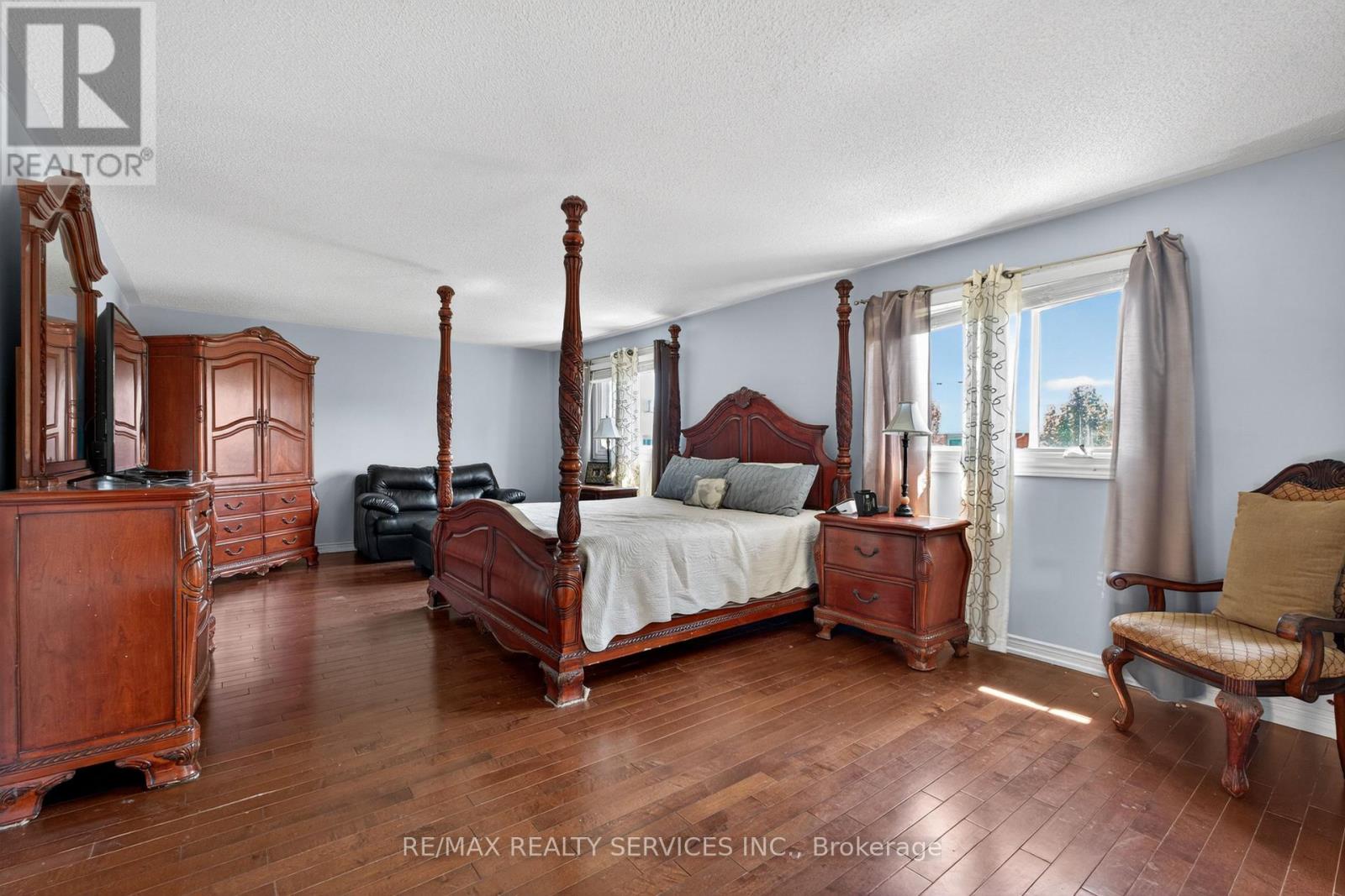 2069 SCHOOLMASTER CIRCLE - 36
