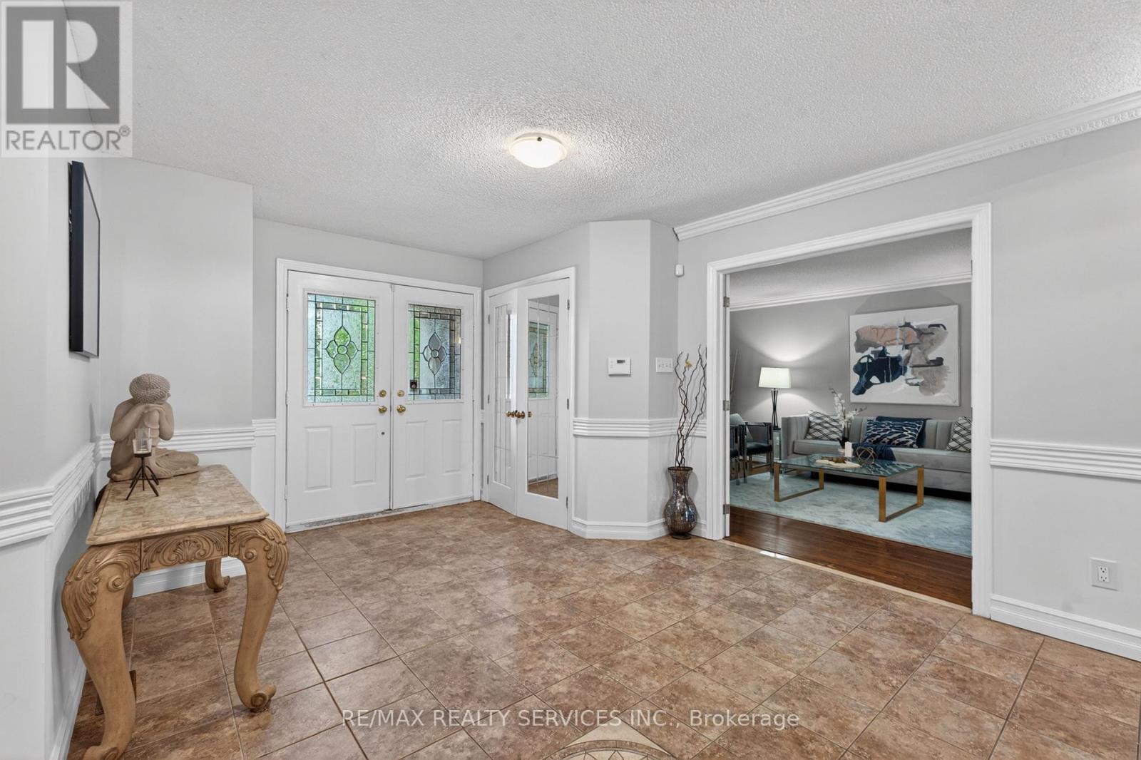 2069 SCHOOLMASTER CIRCLE - 4