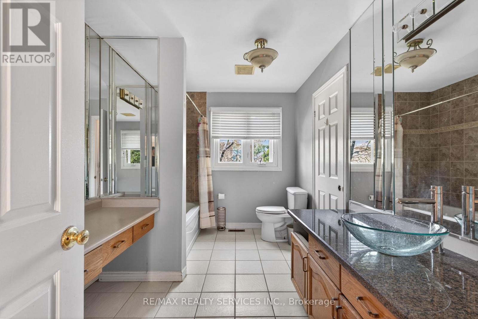 2069 SCHOOLMASTER CIRCLE - 40