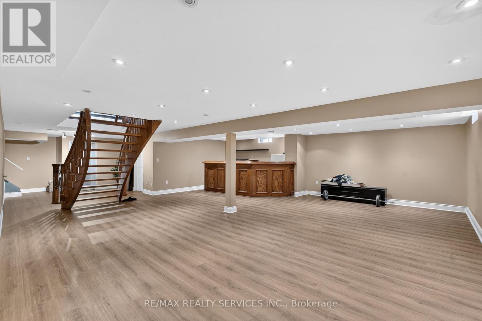 2069 SCHOOLMASTER CIRCLE - 43