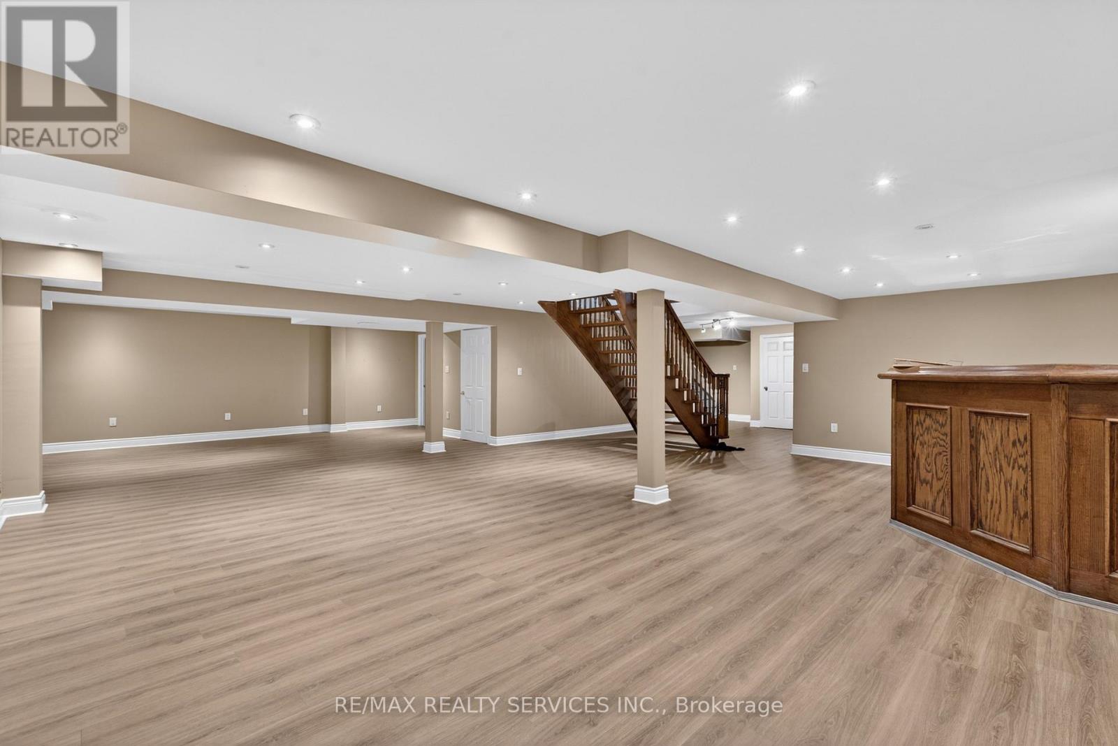2069 SCHOOLMASTER CIRCLE - 44