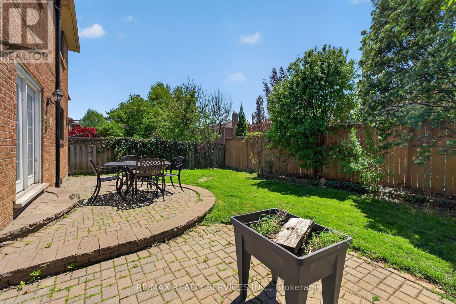 2069 SCHOOLMASTER CIRCLE - 47