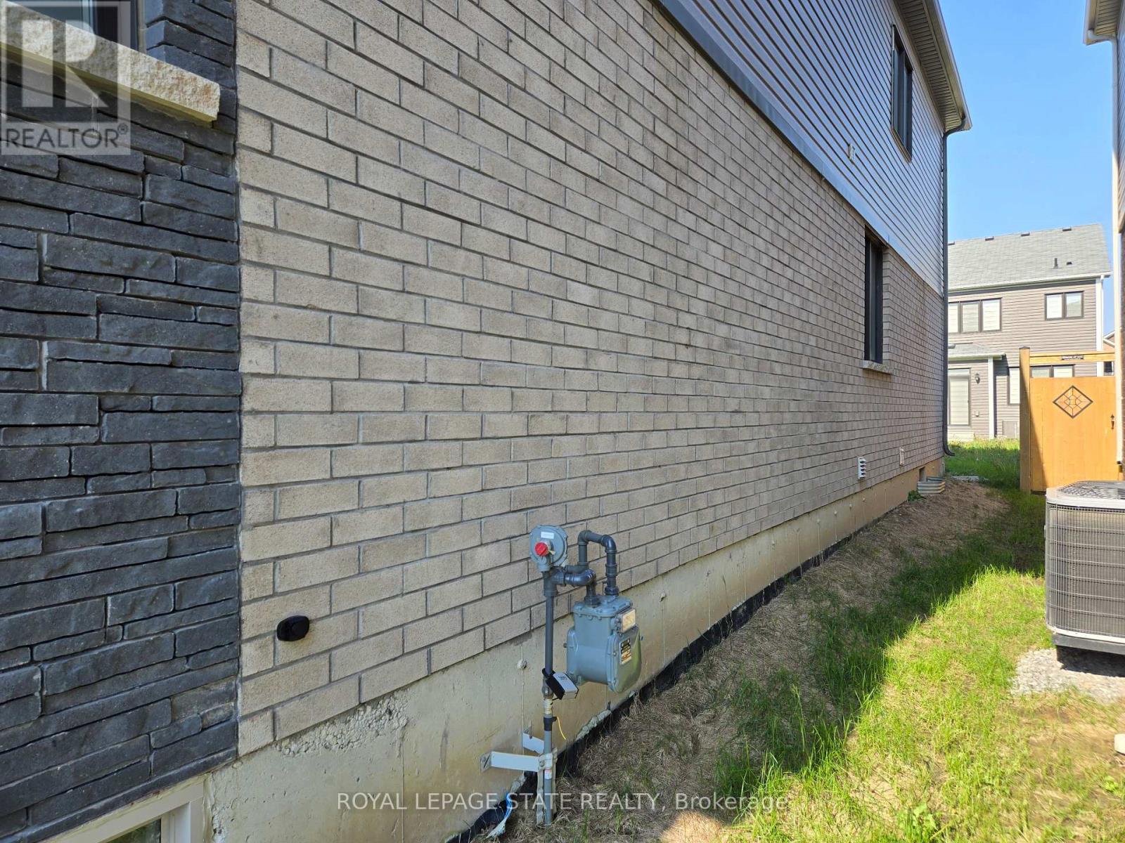 395 BARKER PARKWAY - 4