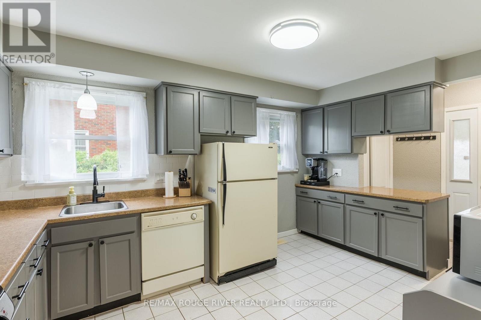 36 KAWARTHA DRIVE - 12