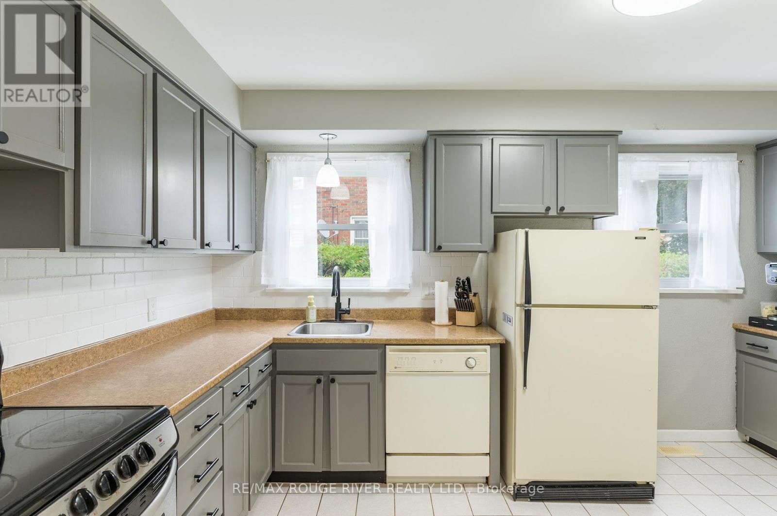 36 KAWARTHA DRIVE - 14