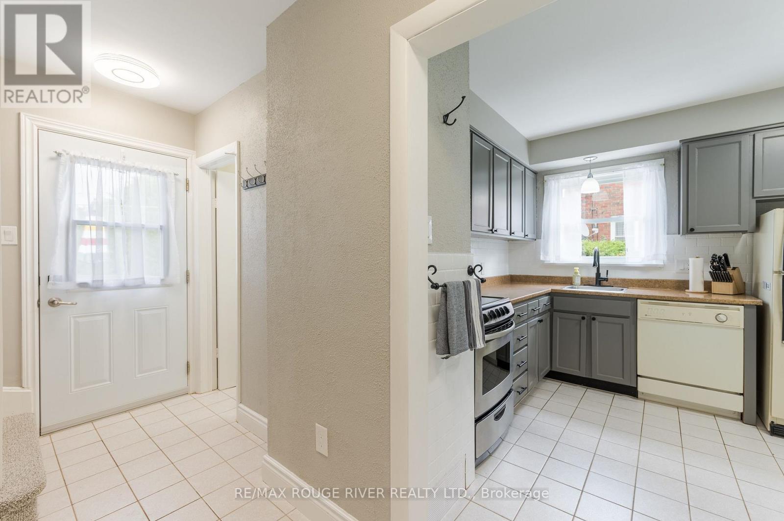 36 KAWARTHA DRIVE - 32