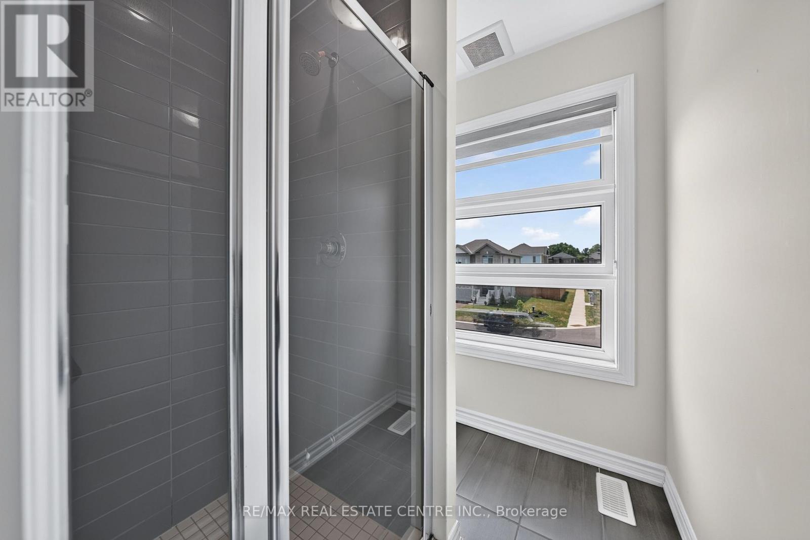 14 HEMING STREET - Image 32