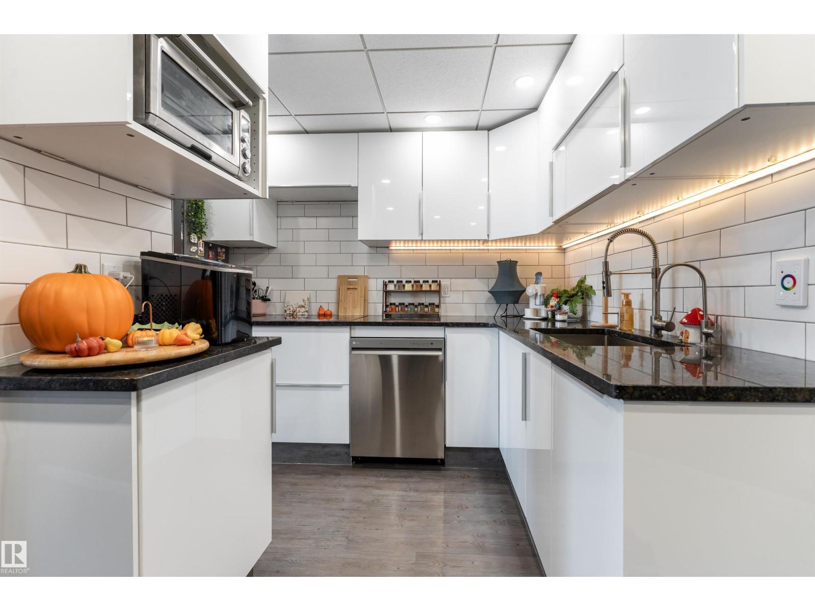 #508 10045 117 ST NW - 1