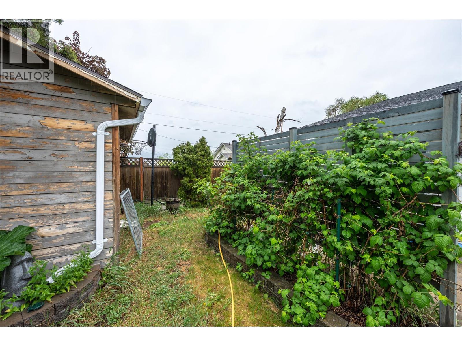 9702 Sargeant Street - 33