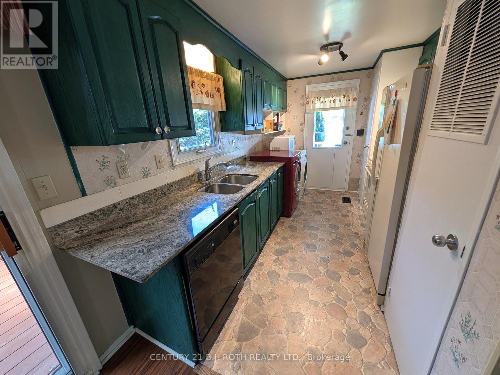 66 LINDEN LANE - Image 15