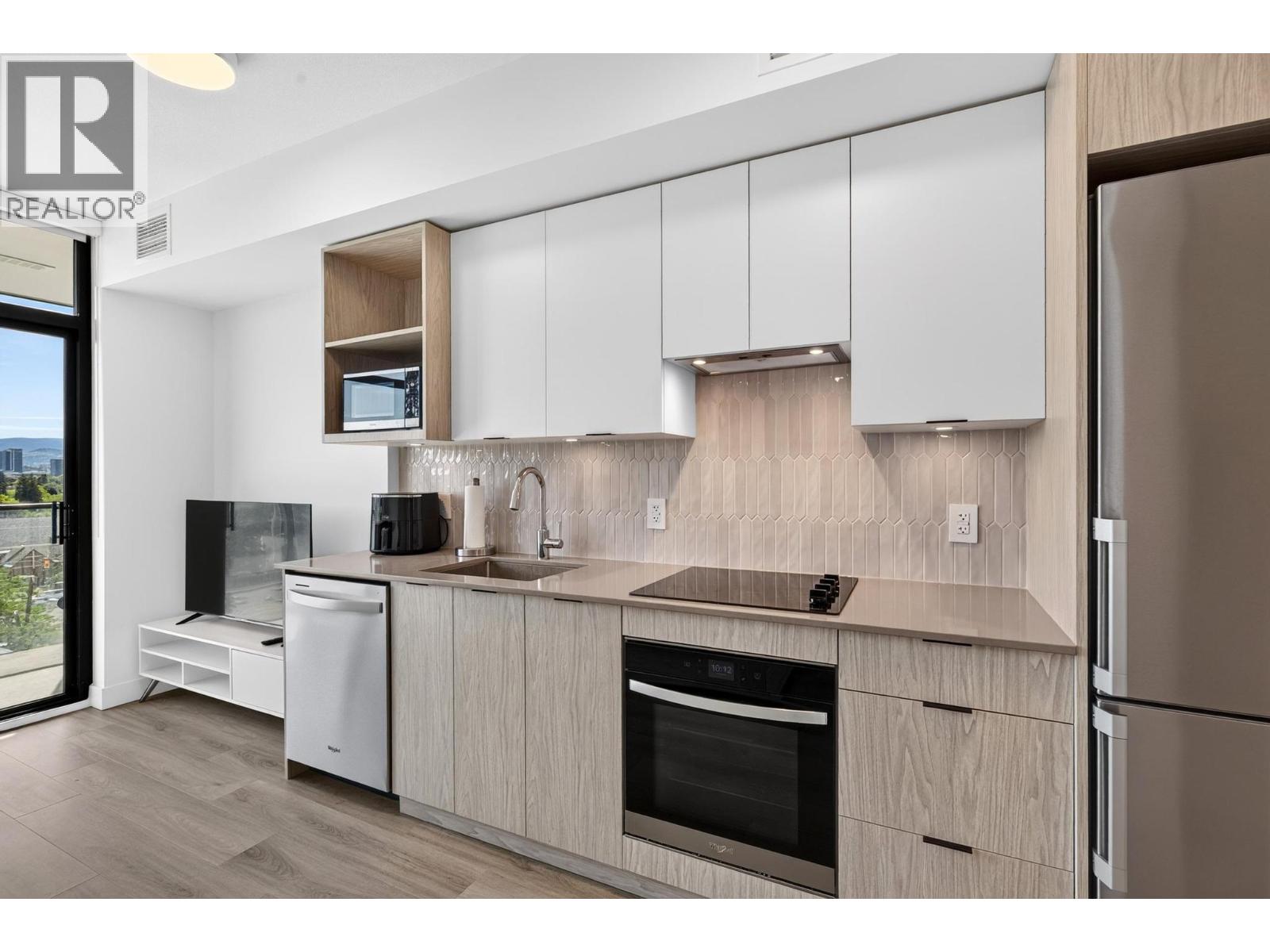 #807 1488 Bertram Street - 4