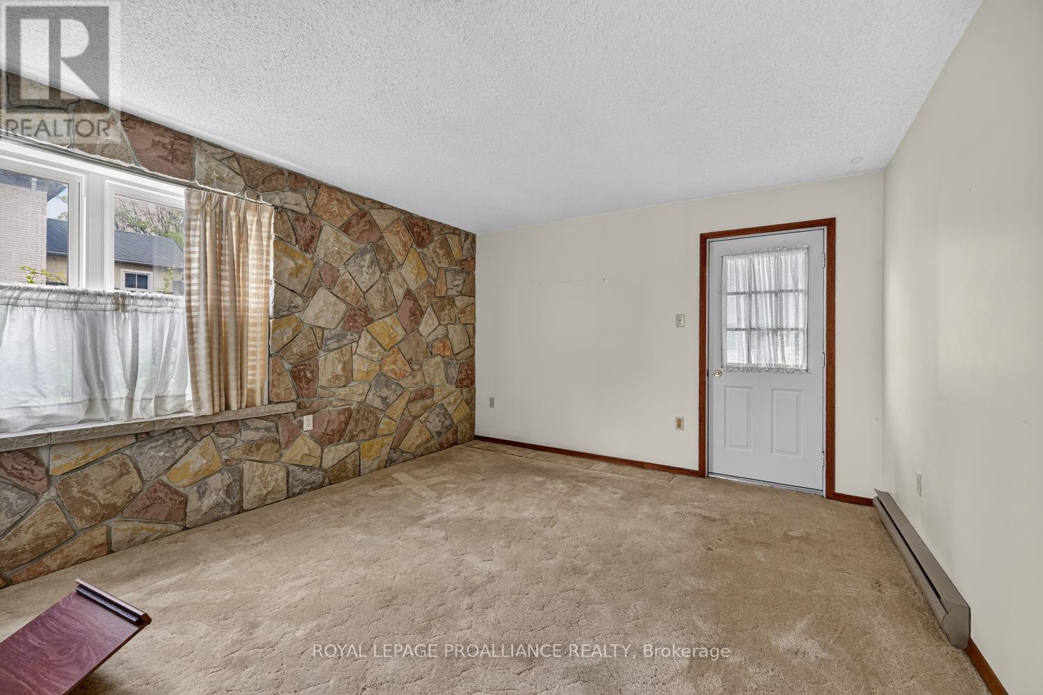 390 JAMES STREET W - 9