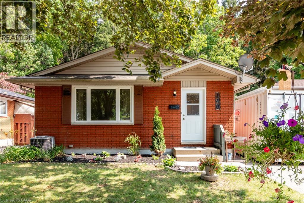 140 ARROWHEAD Crescent - 1