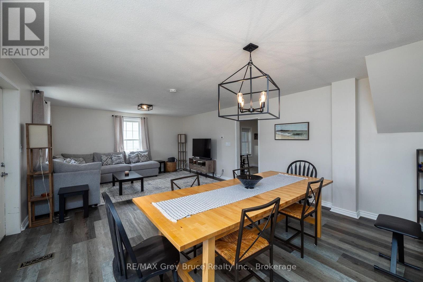 1110 2ND AVENUE W - 10