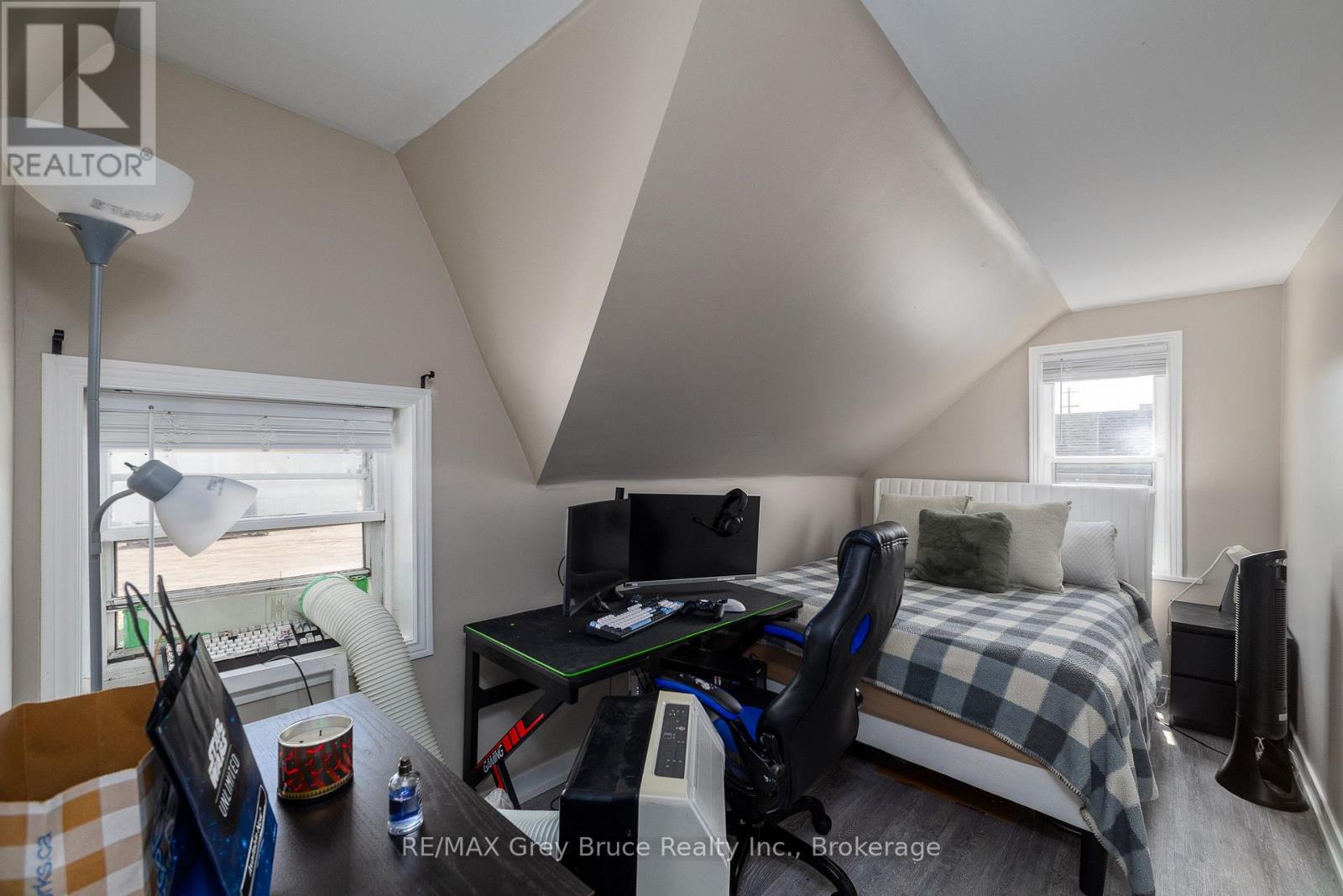 1110 2ND AVENUE W - 16