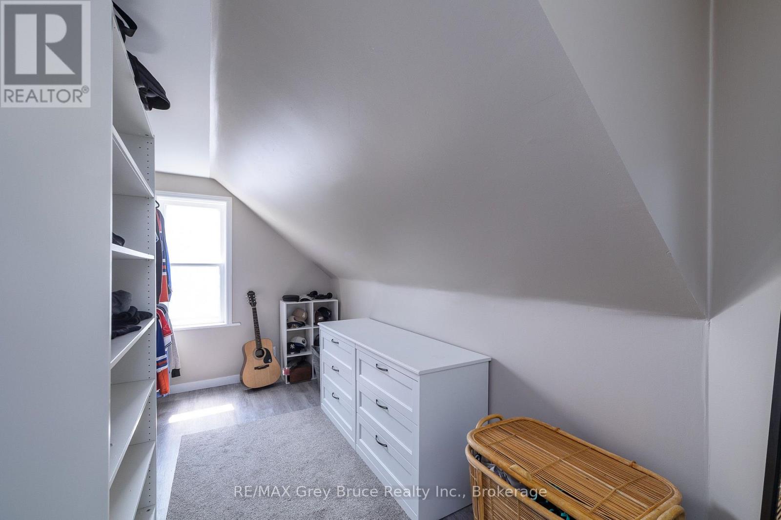 1110 2ND AVENUE W - 19