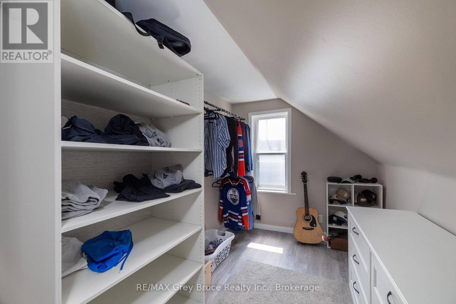 1110 2ND AVENUE W - 20