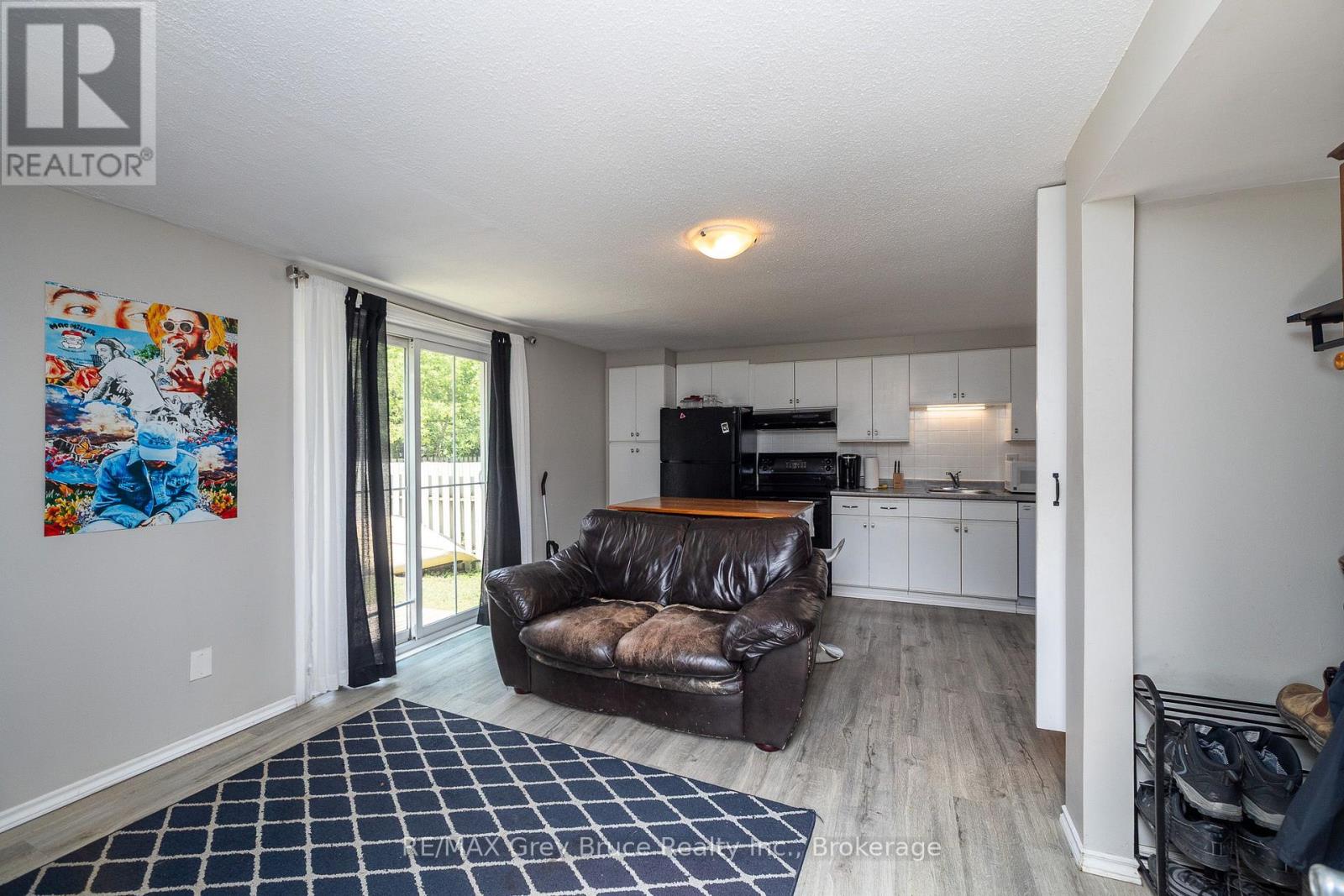 1110 2ND AVENUE W - 24