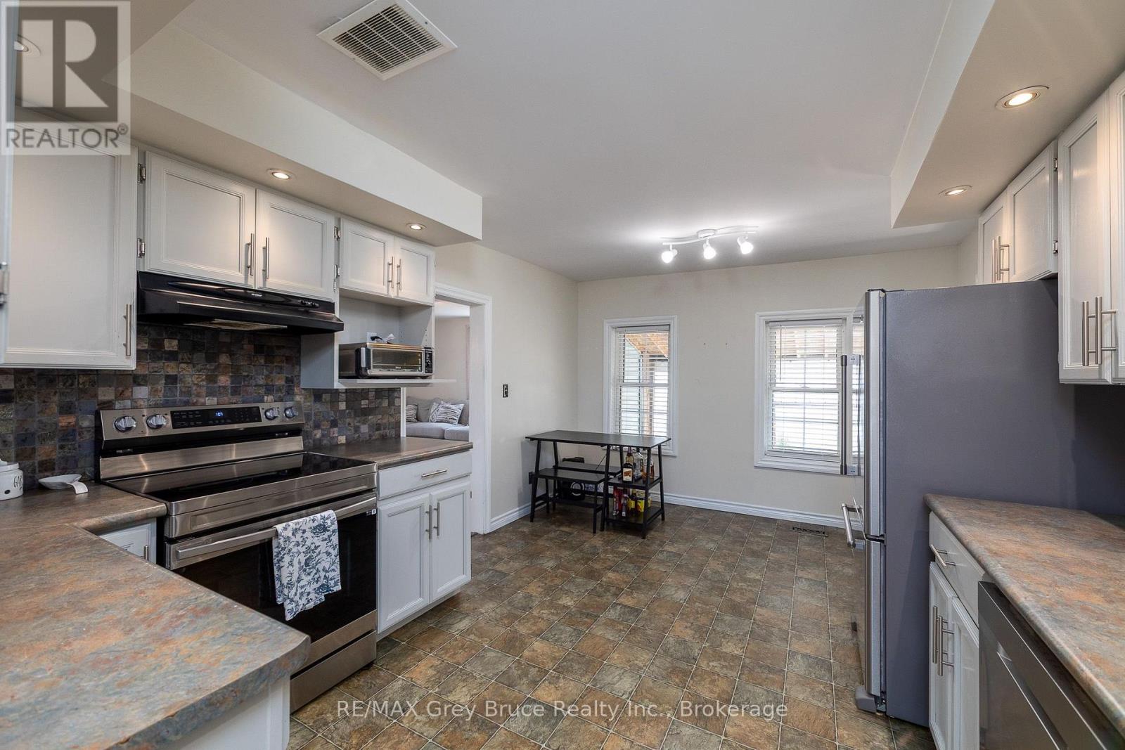 1110 2ND AVENUE W - 5