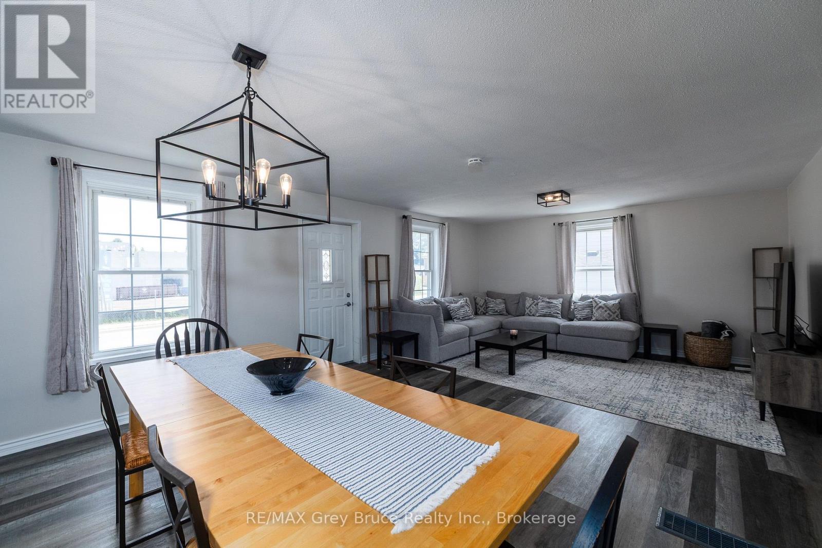 1110 2ND AVENUE W - 9