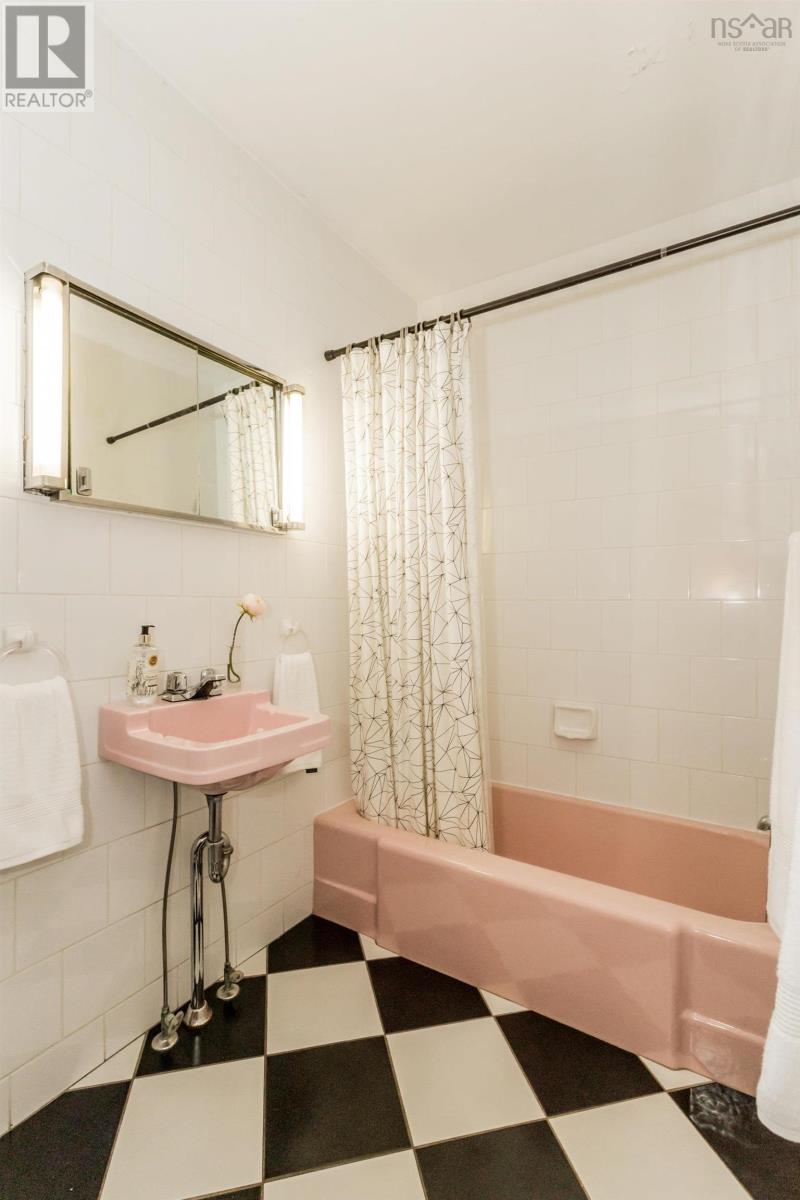 Property 21 of 50 of 12 Linden Avenue