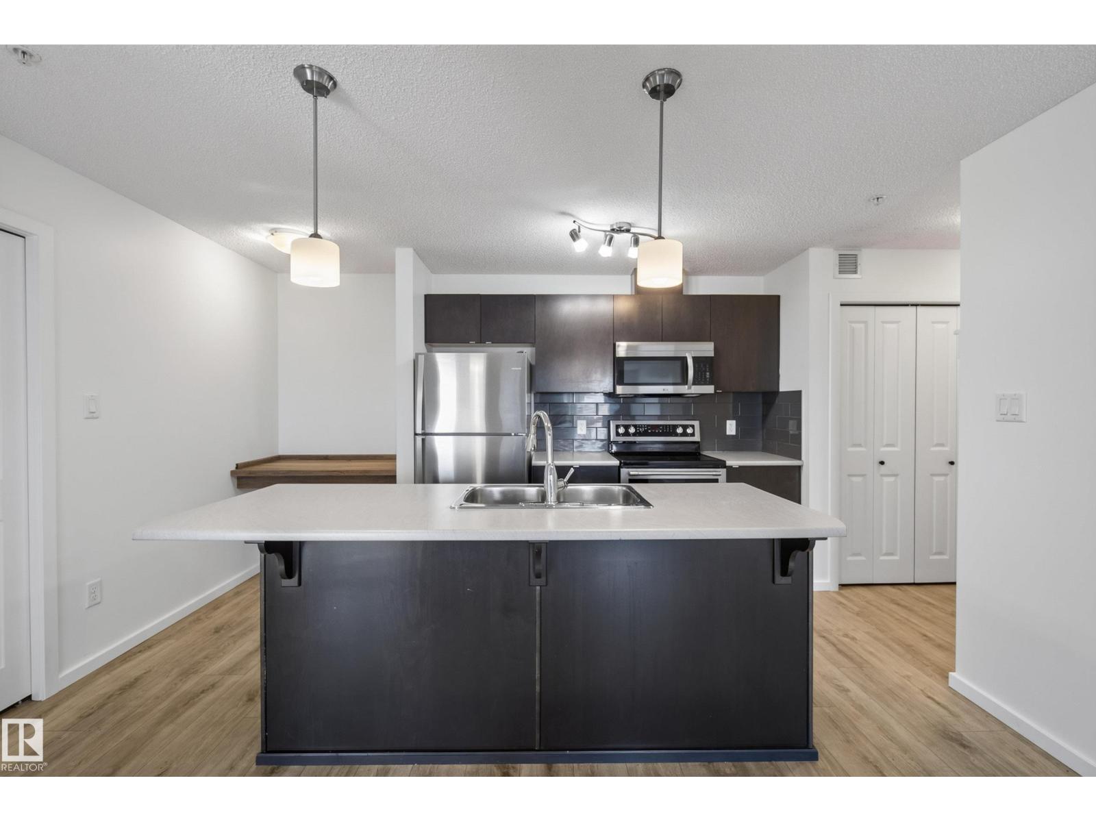 #319 508 Albany WY NW - 10