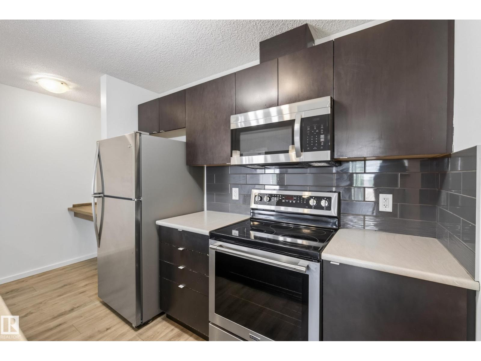 #319 508 Albany WY NW - 12