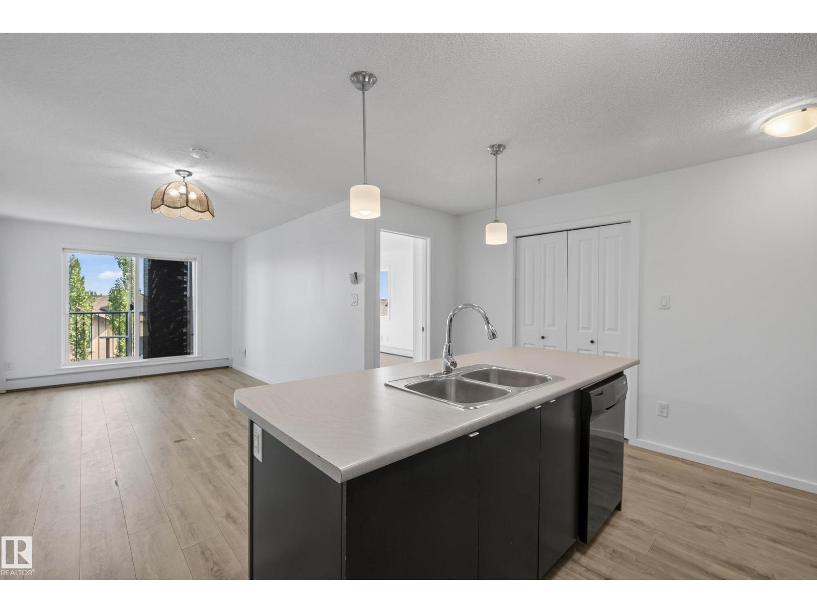 #319 508 Albany WY NW - 13