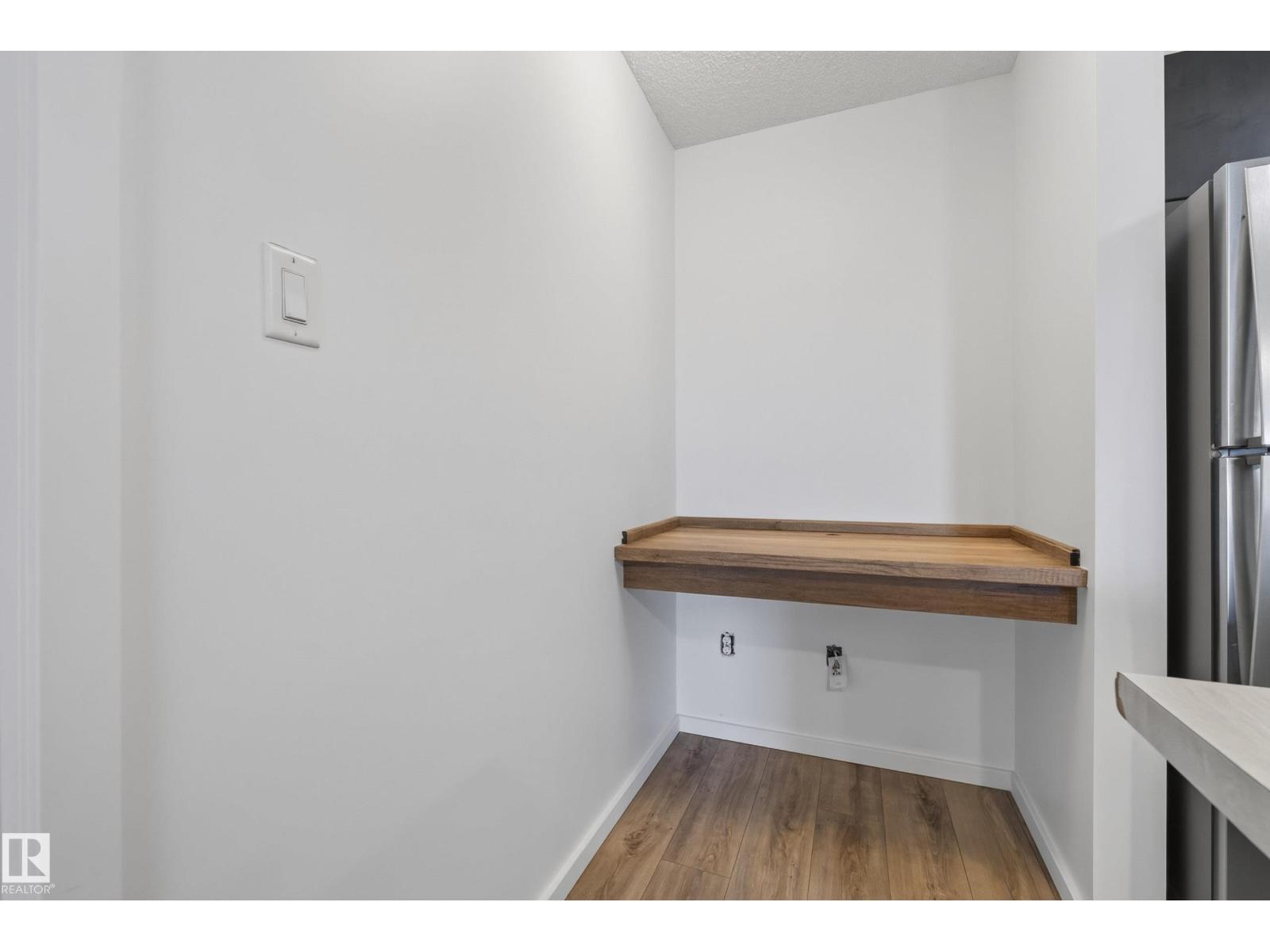 #319 508 Albany WY NW - 14