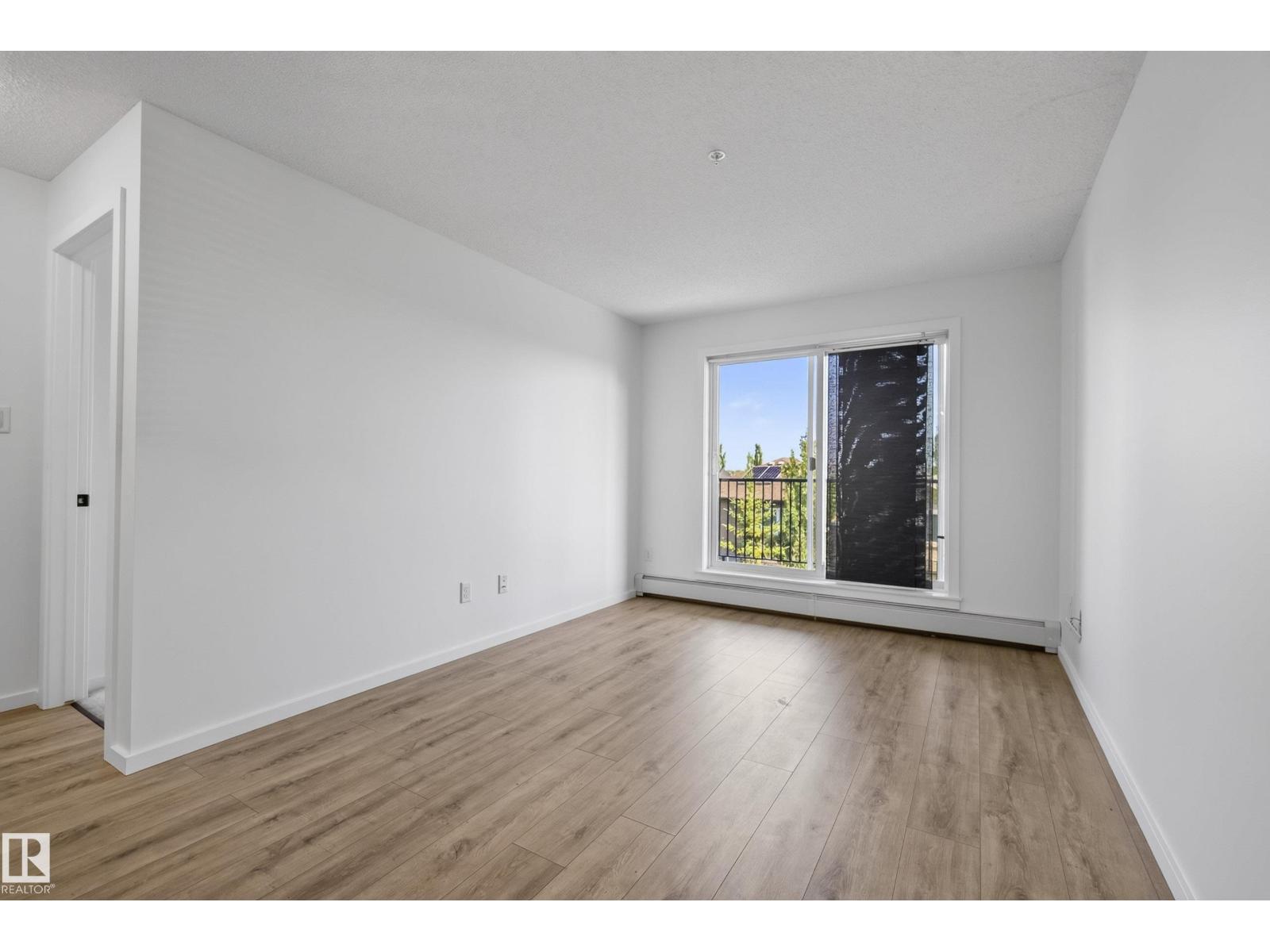 #319 508 Albany WY NW - 17