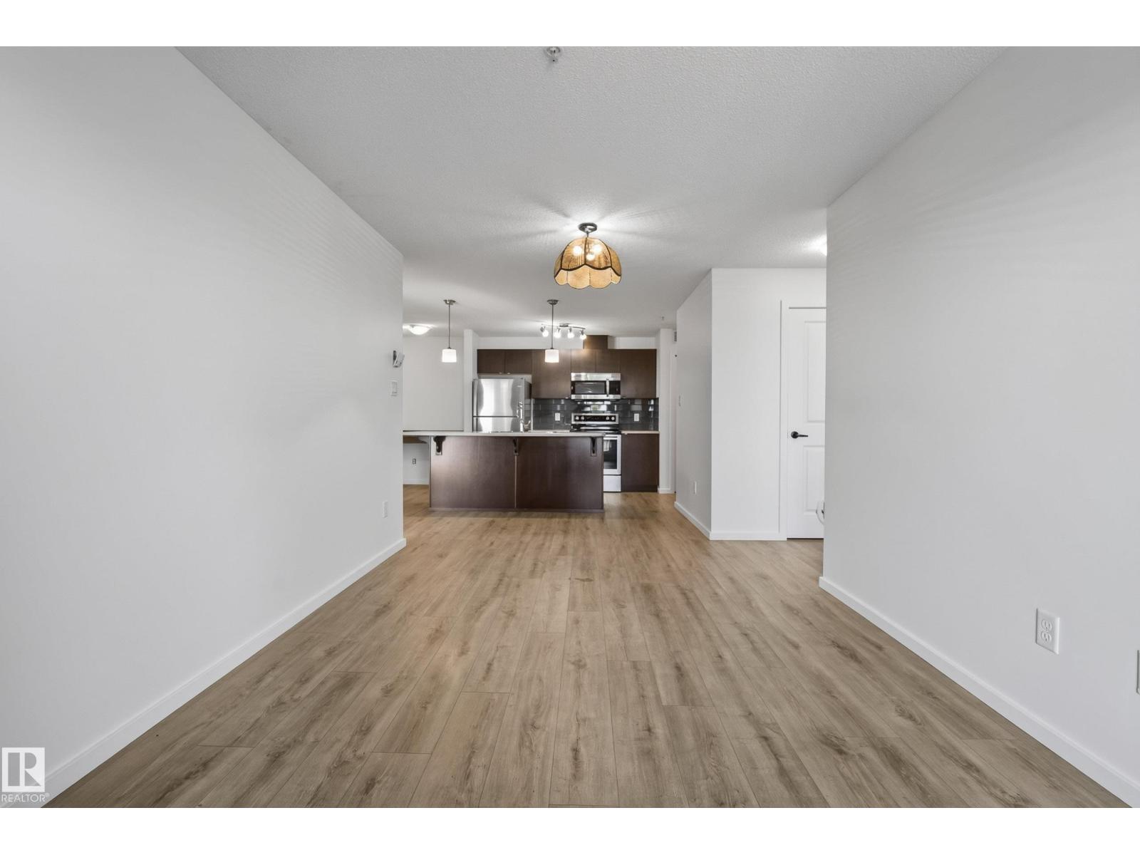 #319 508 Albany WY NW - 19