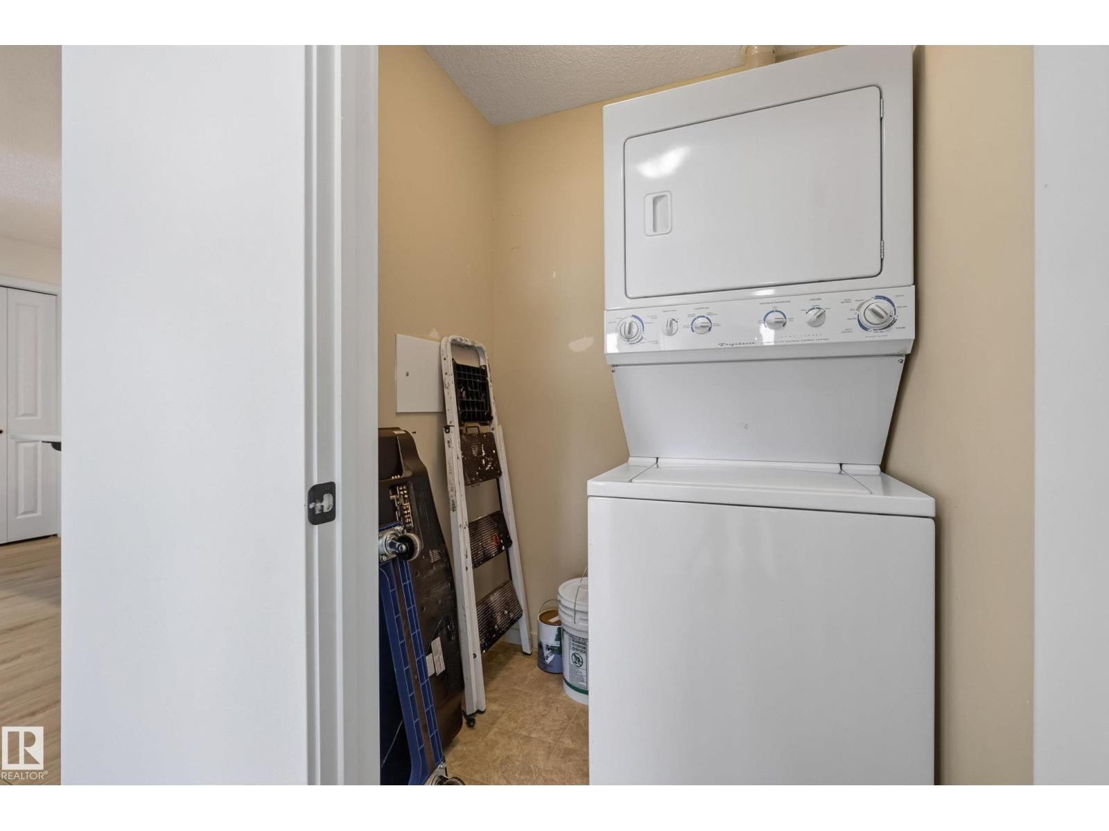 #319 508 Albany WY NW - 31