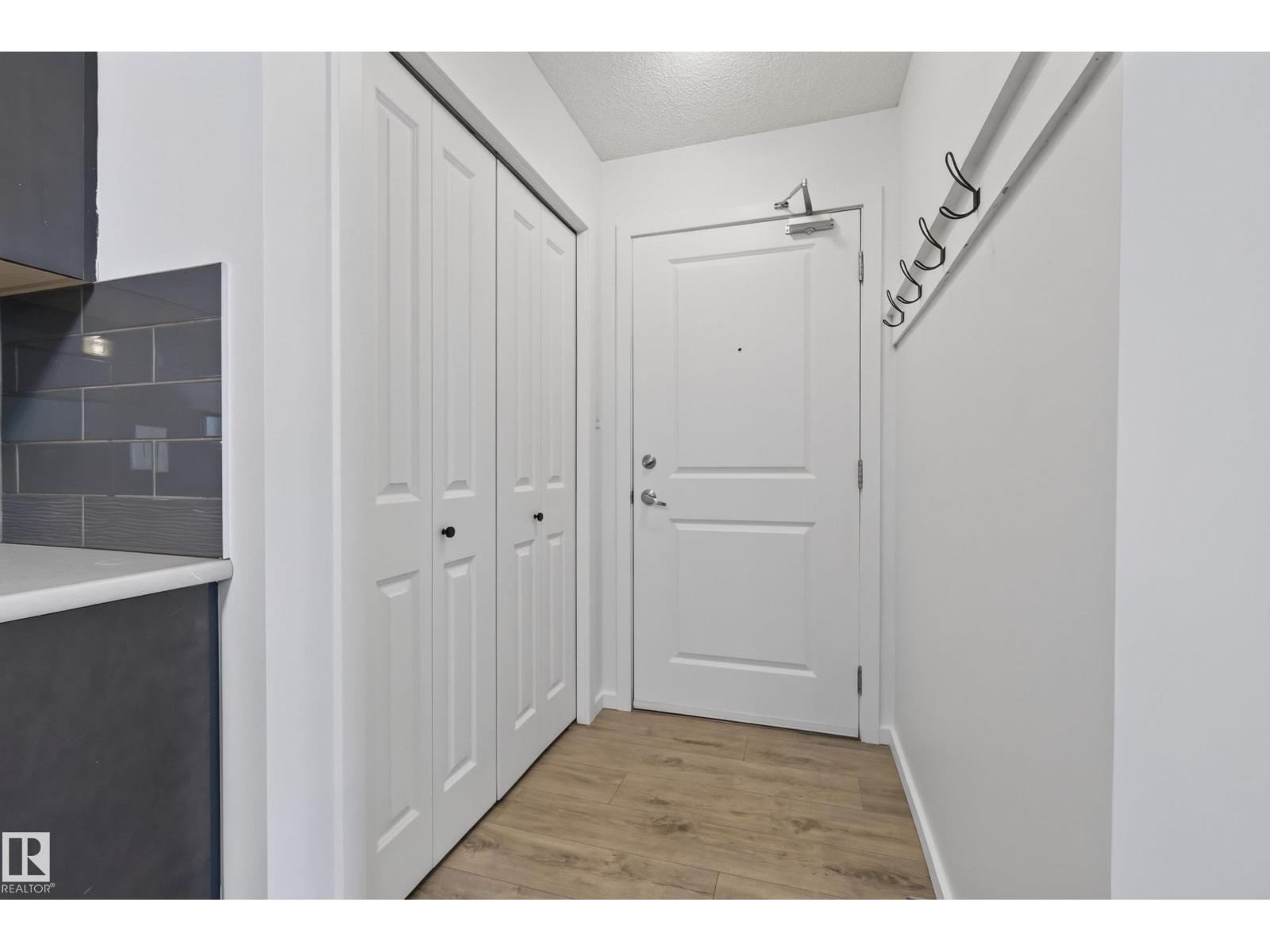 #319 508 Albany WY NW - 9