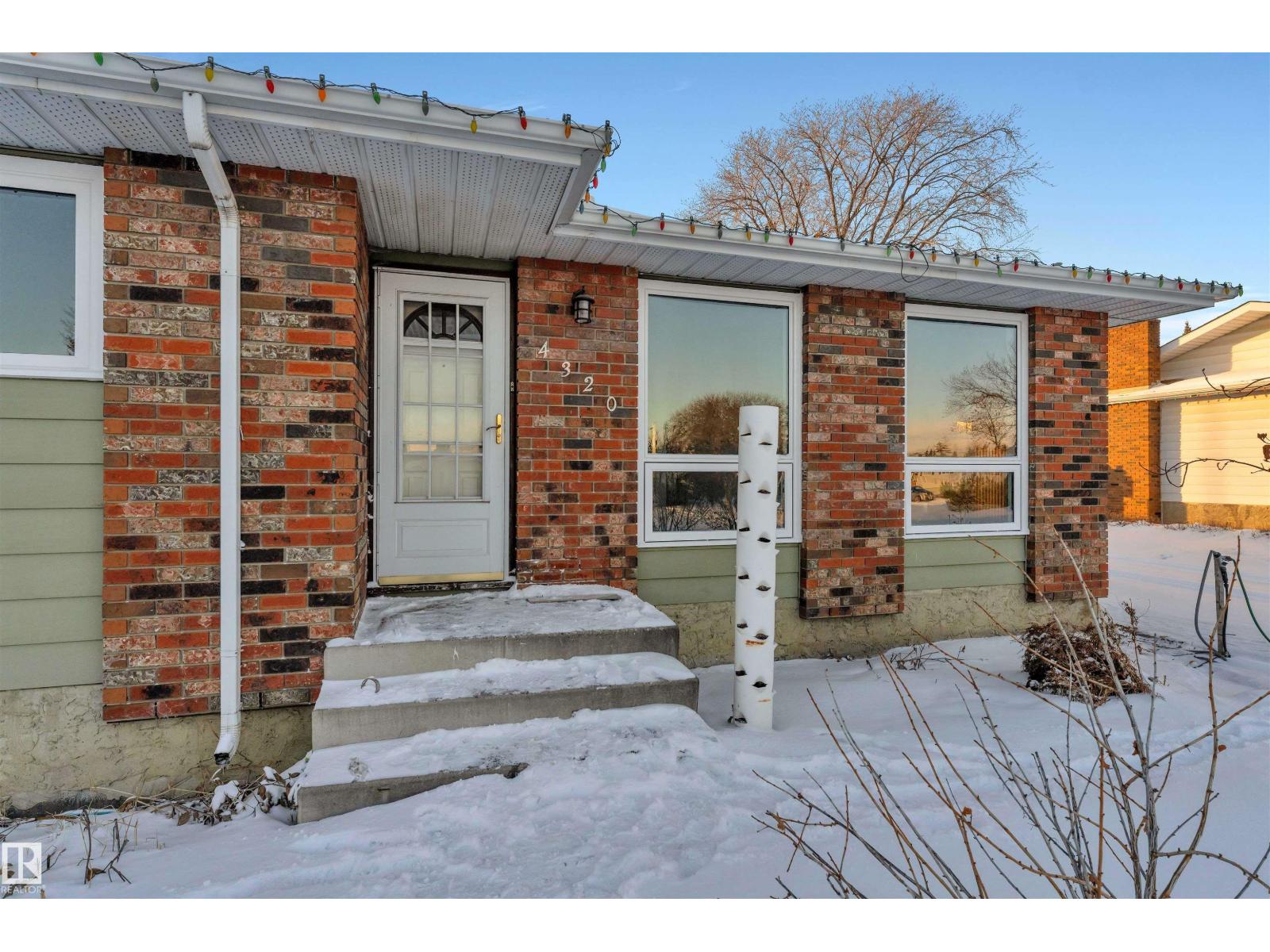 4320 74 ST NW - 3