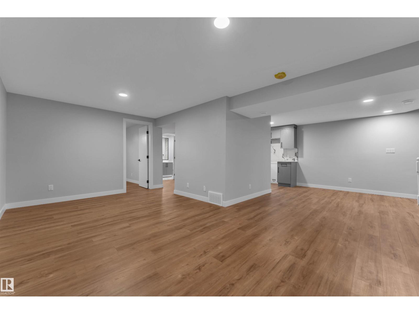 4320 74 ST NW - 31
