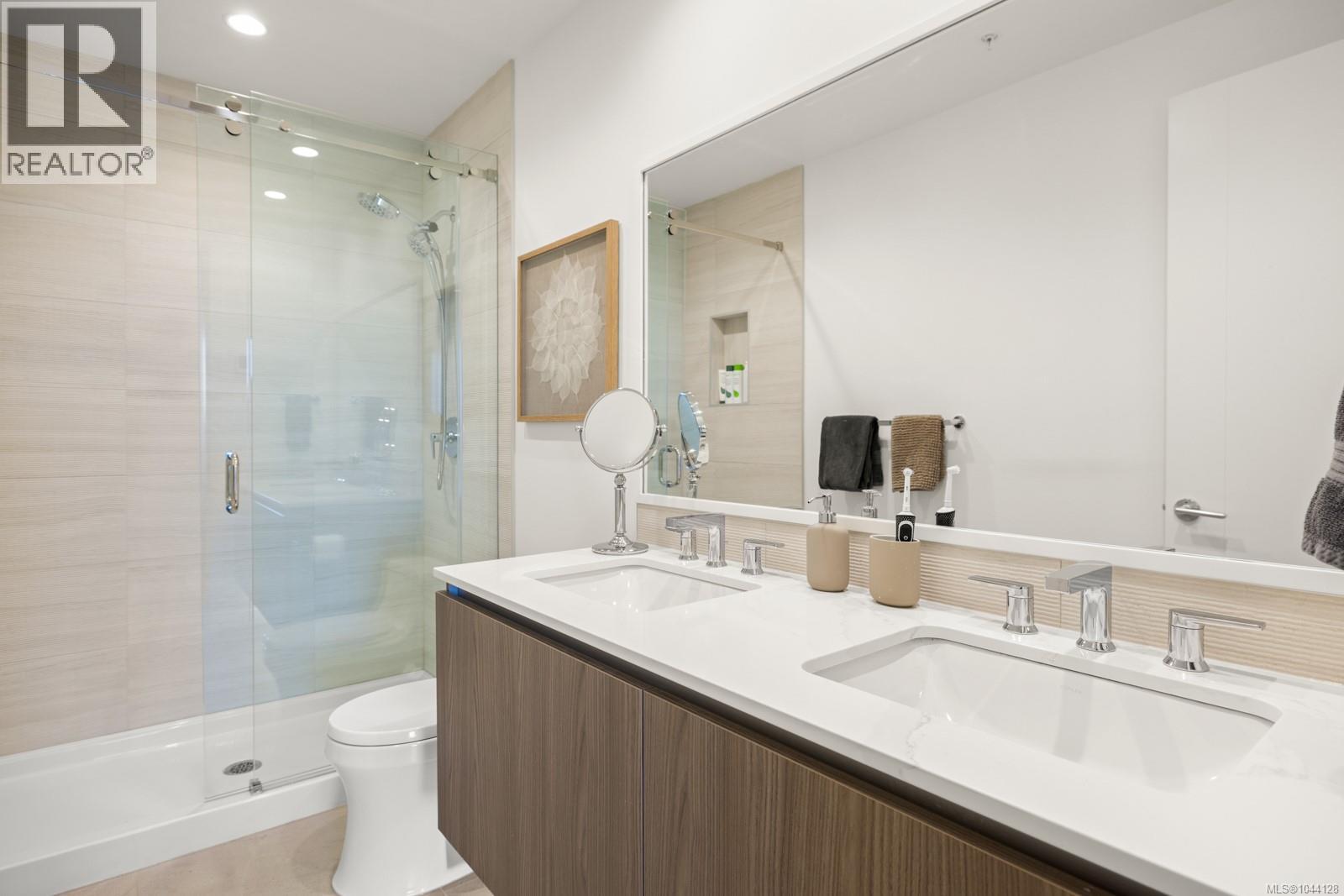 1002 2000 Hannington Rd, Langford