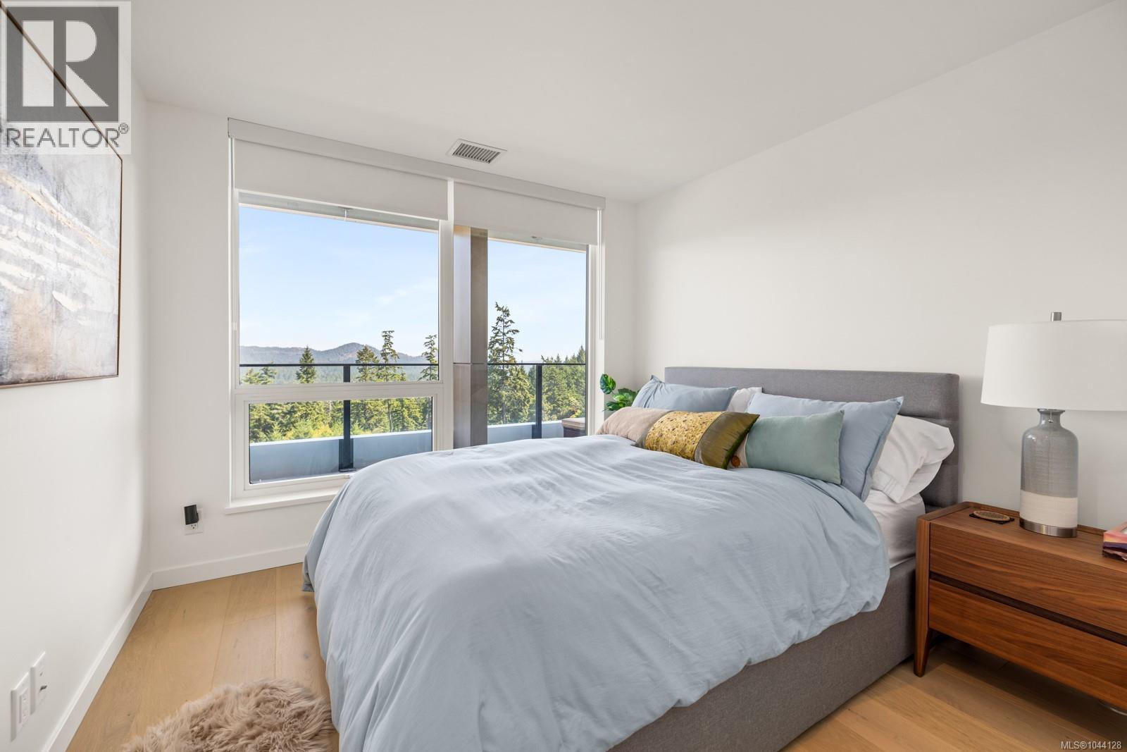 #1002 2000 Hannington Rd - 32