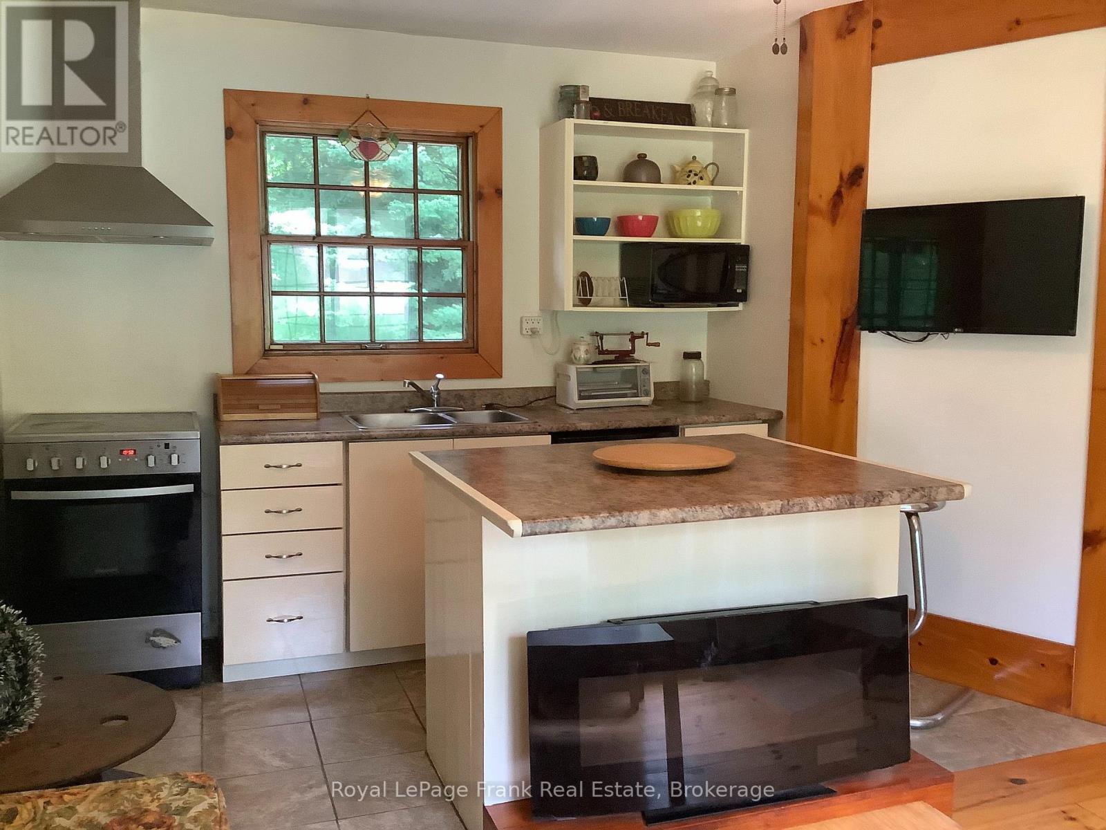 1110 HAGEN ROAD - 8